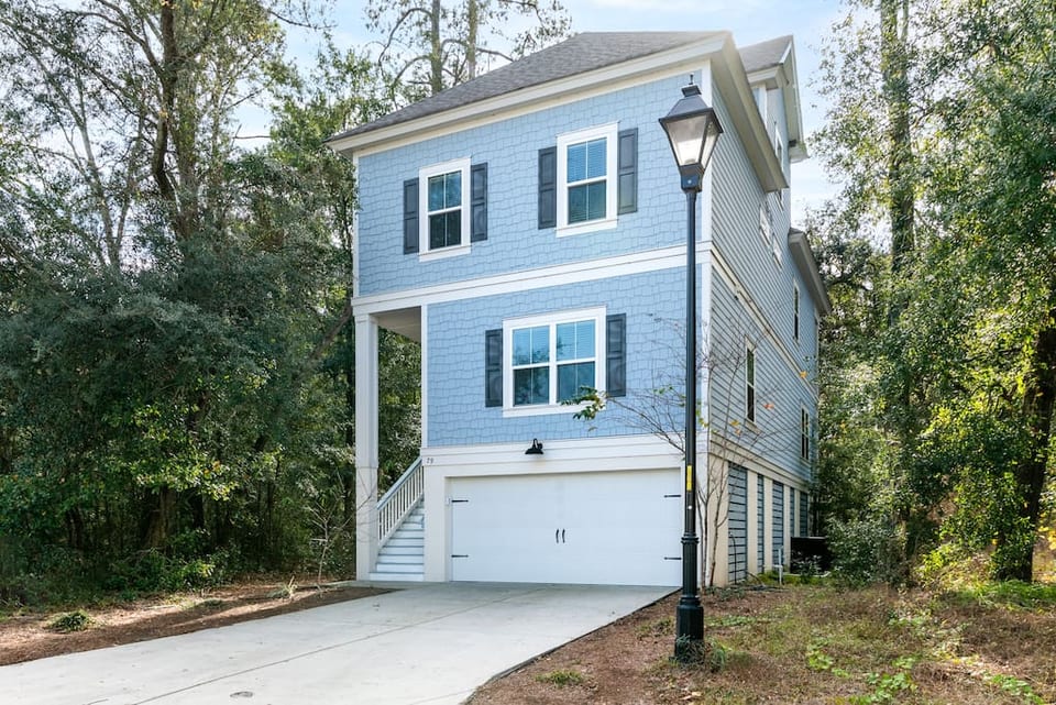Exterior Front View - Driveway can hold 4 Cars, Garage Can Hold 2 Cars