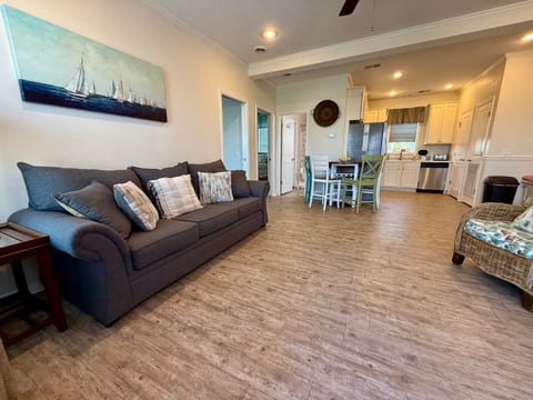 *Early Summer Deal* Pensacola Beach Hideaway