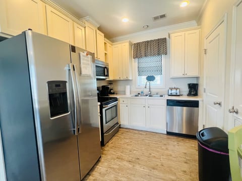 *Early Summer Deal* Pensacola Beach Hideaway