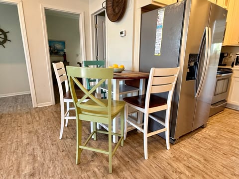*Early Summer Deal* Pensacola Beach Hideaway