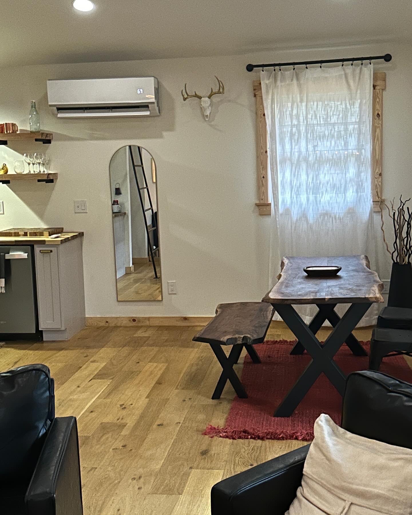 stomps-and-company-river-cabin/