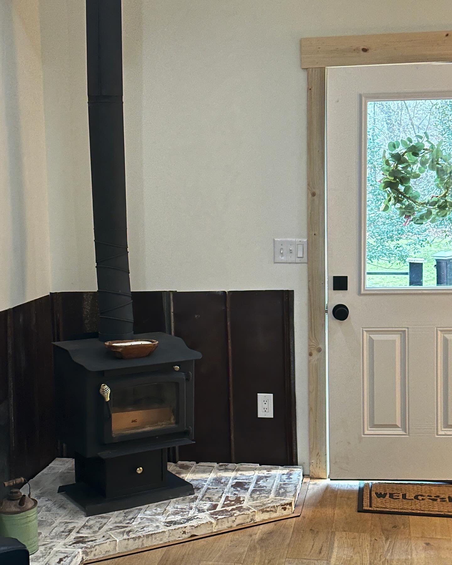 stomps-and-company-river-cabin/