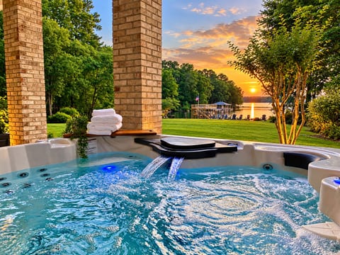 Luxurious Spa with Amazing Lake Views! - Hosted by LakeGastonVacationHomes