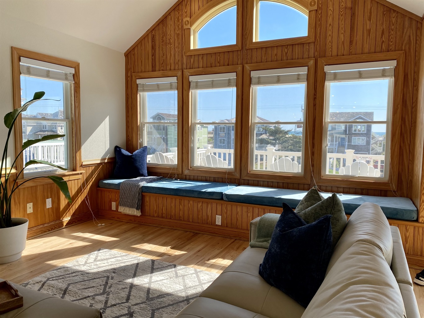 Great Views! Tall Ceilings - Cape Ann - Nags Head