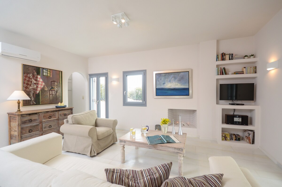 Seaside Naxos : 4BDR Villa Aphrodite @ Plaka Beach image 3 Villa Aphrodite