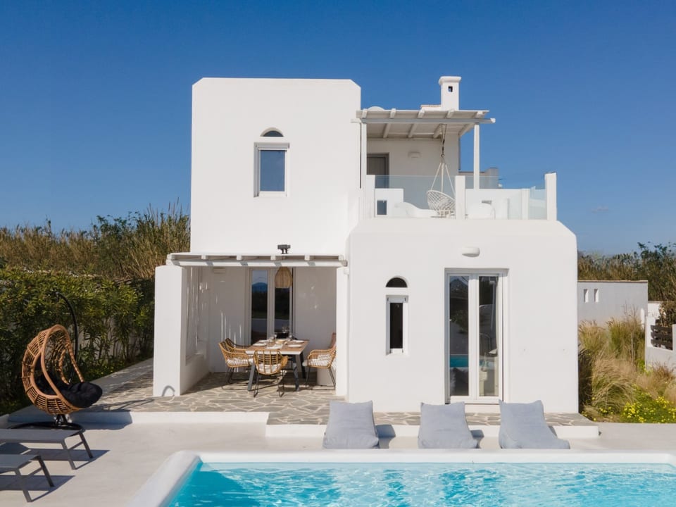 Luana: A Boutique Villa at Plaka Beach with Pool