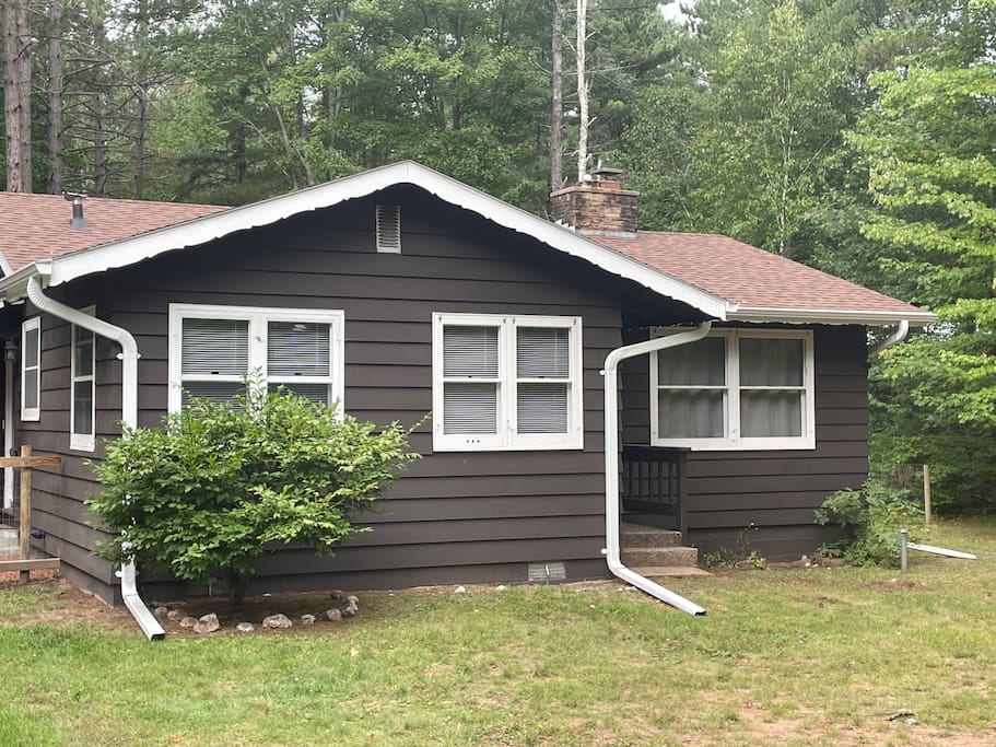 Stay a night or more in this Cozy Cottage surrounded by nature.