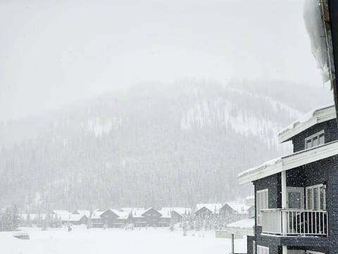 Lake & mountain view condo wk  2 & 28 Sat-Sat