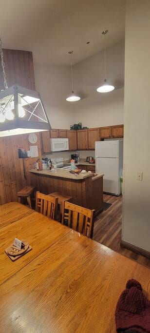 Lake & mountain view condo wk  2 & 28 Sat-Sat