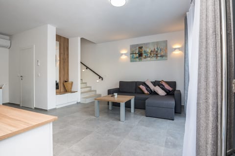 Apartment Spanic 2 - Unit 371119-13