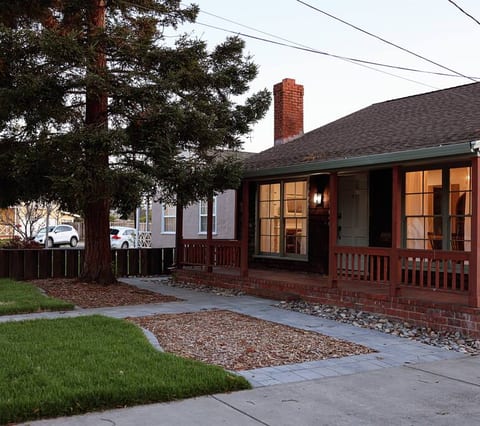 Neptune's House, sleeps 6, extra large family room