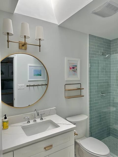Top floor en suite bathroom