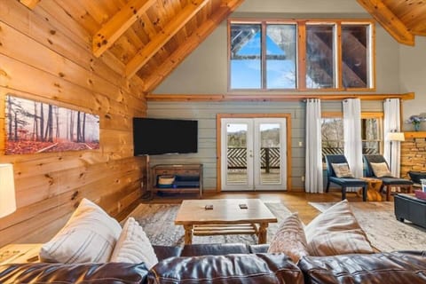 "Smoky Banjo Cabin" Epic Views & Total Privacy