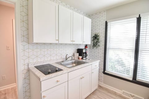 Sweet 1BR 1BA 5 min to lake 20 min to downtown CLT