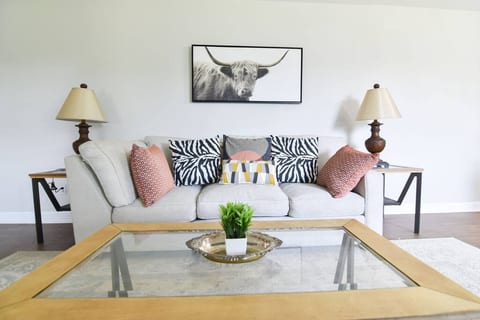 Cozy 2BR 2BA 5 min to lake 20 min to downtown CLT