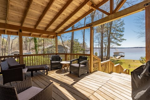 Great Shaded Outdoor Seating! Amazing Views