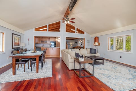 Open Floor Plan!