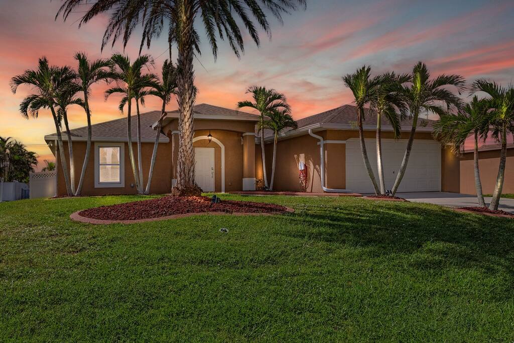 In the heart of the Pelican Neighborhood surrounded by palm trees and gulf breezes.  Amazing sunsets comes as part of the package.

Book Now and Enjoy!  Pelican & Palm Premium Stays