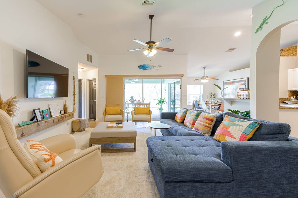 Imagine your entire family enjoying Pelican & Palm inside and out.  The screened lanai and heated pool are just beyond the sliding glass doors.  The large ottoman can be used for board games etc.