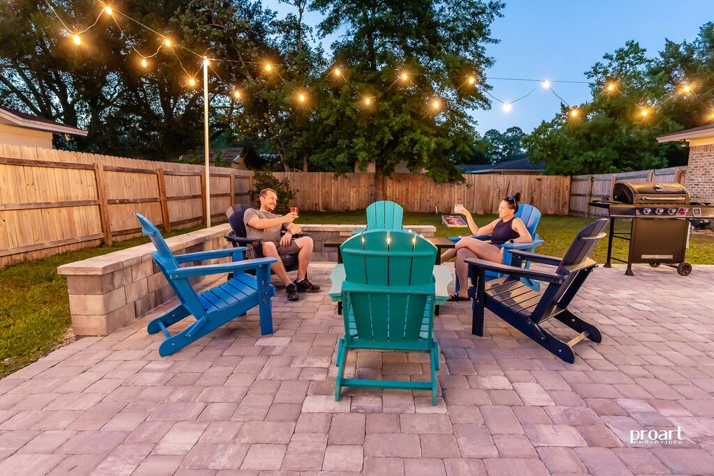 Pool & Fire Pit - 5 mi to Okaloosa Island Beaches