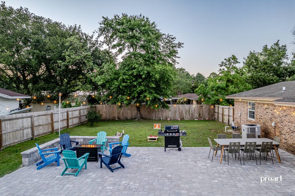 Pool & Fire Pit - 5 mi to Okaloosa Island Beaches