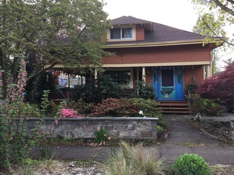 Front of house (on dead end street