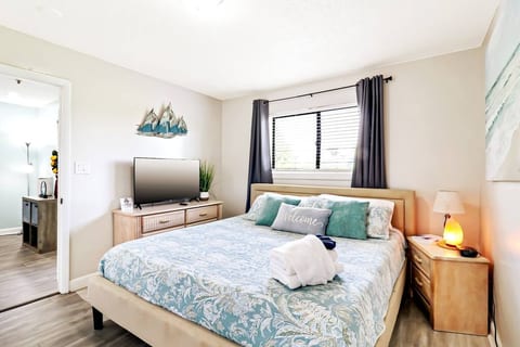 Master Bedroom with Comfortable King Size Bed , Black Out Curtains, Hardwood Floors New Smart TV, Himalayan Salt Lamp and Alarm Clock