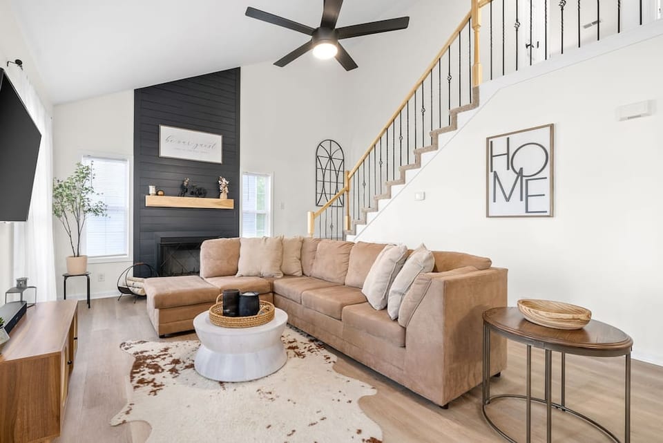 Stunning 5 Bed 2.5 Bath - Clarksville
