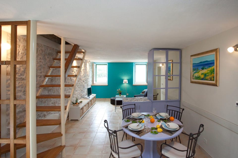 House Tea - Unit 150413-15 - Croatia