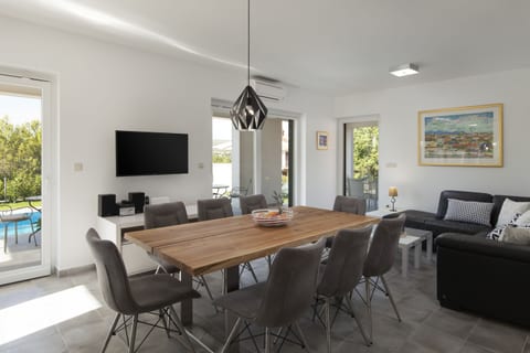 Villa Makarac - Unit 370348-13