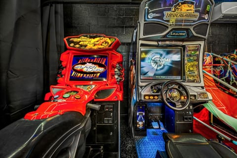 Upscale Disney Gem: Heated Pool, Games, Cinema, EV