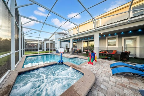 Upscale Disney Gem: Heated Pool, Games, Cinema, EV