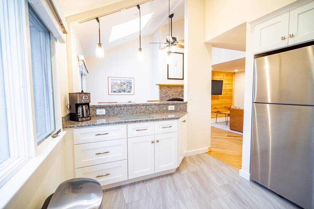 Lift Haus | Stunning New 1br + Loft | Trailside - Bartlett