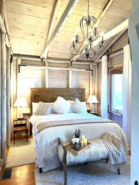 Enjoy your own sanctuary retreat from life's chaos.  Be serenaded to sleep by crashing waves, birds and natural bliss.Your comfort is our top priority! We are bedding snobs and all beds have fluffy new duvets with 100% cotton sheets &duvet covers! 