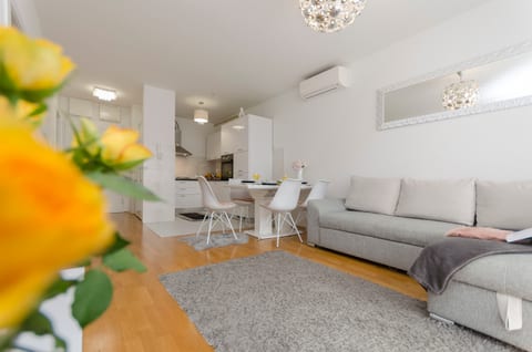 Apartment L and I - Unit 371269-13