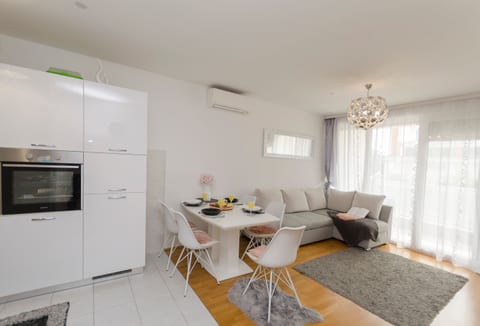 Apartment L and I - Unit 371269-13