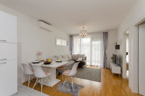 Apartment L and I - Unit 371269-13