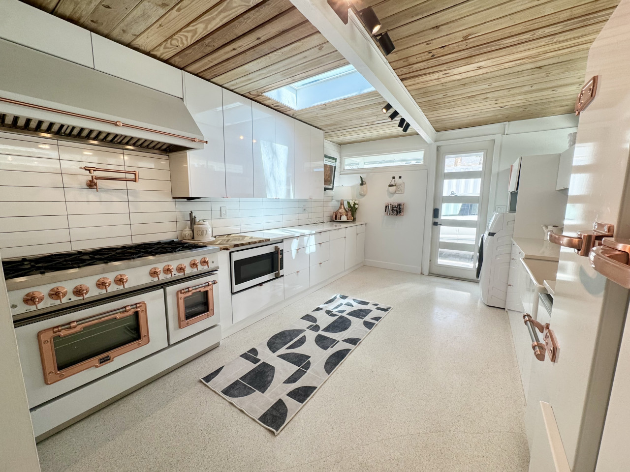 siesta-beach-or-heated-pool-or-pet-friendly-or-bike-and-walk-friendly-or-zach's-private-beach-house/