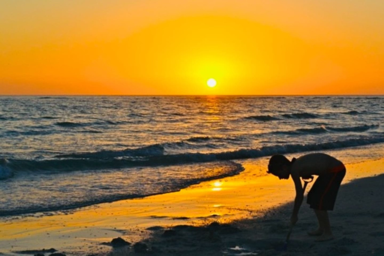 siesta-beach-or-heated-pool-or-pet-friendly-or-bike-and-walk-friendly-or-zach's-private-beach-house/