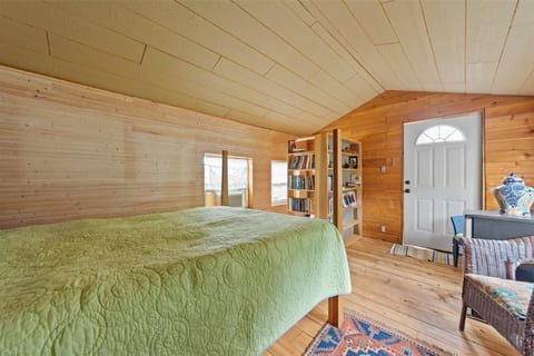 Liberty Hill Cabin (sleeps 2)