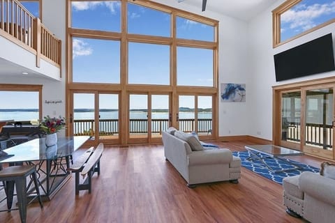 Floor to ceiling views