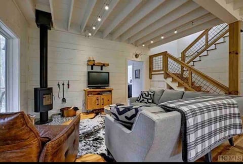 Fowler Creek Cabin