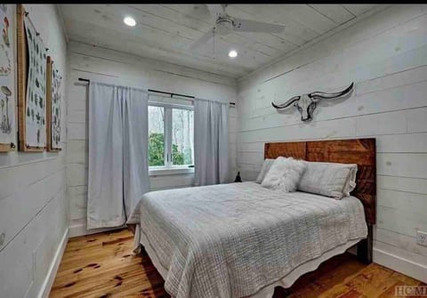 Fowler Creek Cabin