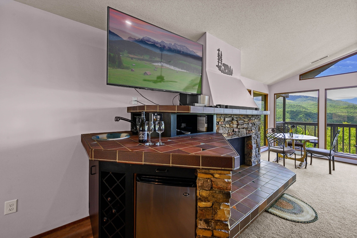 Cabin has a wet bar with beverage fridge