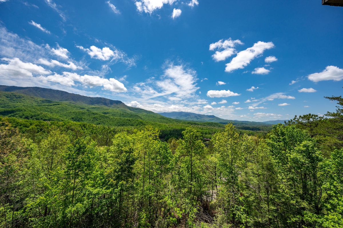 On a clear day, you can see the Lodge on Mt. Le Conte