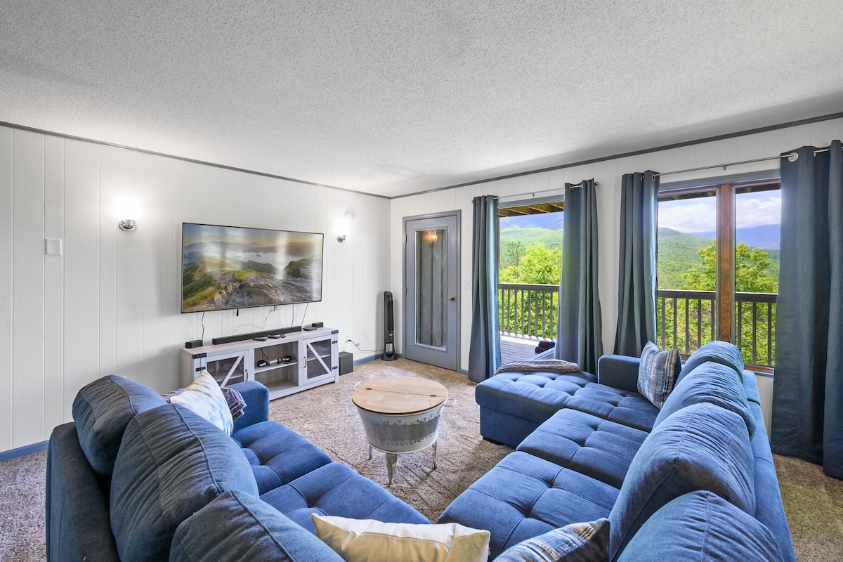 Sofa can fold out to queen bed