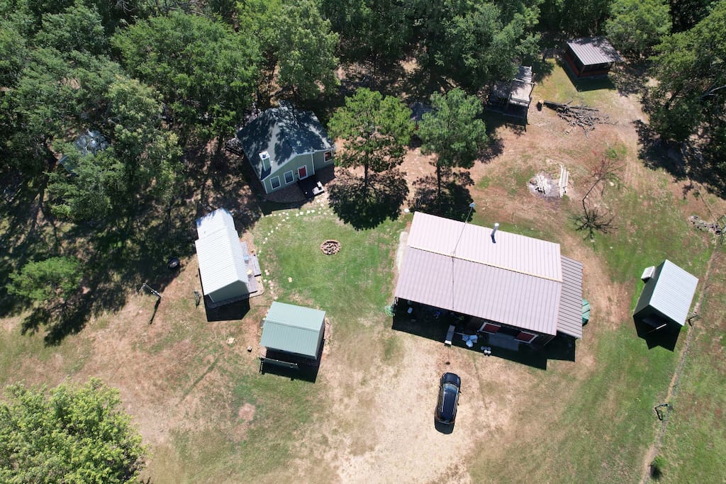 Entire Bois D'arc Bungalow property. BDB 2: Bonham Cabin (5) w/ Mess Hall Access