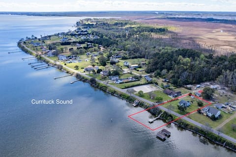 Waterview Cottage with Private Dock on the Currituck Sound of North Carolina