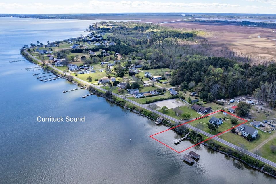 Waterview Cottage with Private Dock on the Currituck Sound of North Carolina