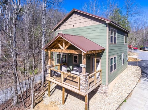 Teddy Bear Cabin - Comfort & Convenience